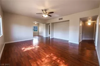 Photo #3: 2314213 Listing