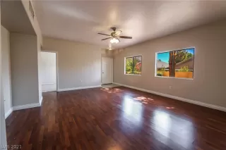 Photo #6: 2314213 Listing