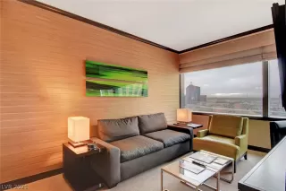 Photo #4: 2314242 Listing