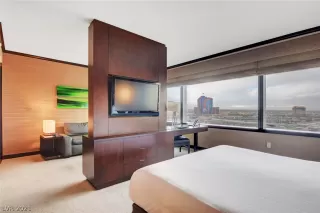 Photo #5: 2314242 Listing