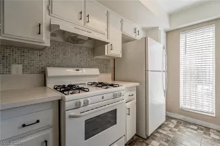 Photo #5: 2314298 Listing 