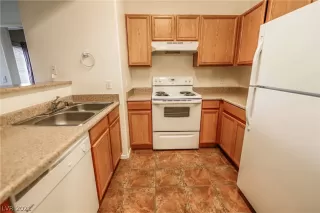 Photo #5: 2314326 Listing