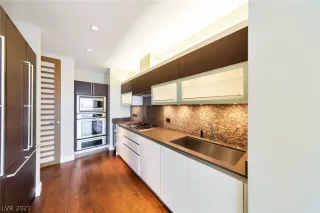 Photo #3: 2314338 Listing