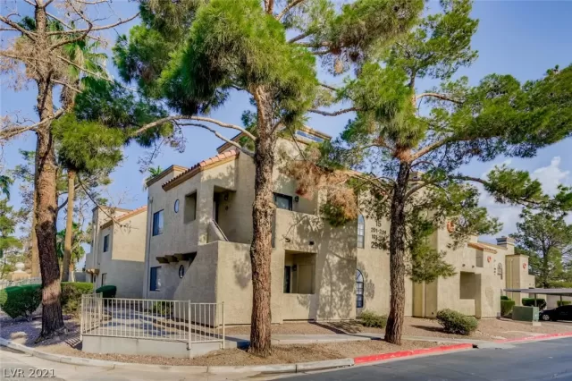 MLS: 2314371 Condo For Sale