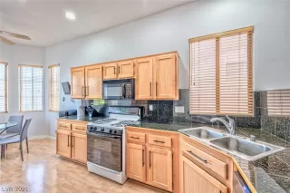 Photo #5: 2314412 Listing 