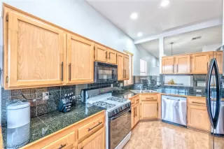 Photo #6: 2314412 Listing 