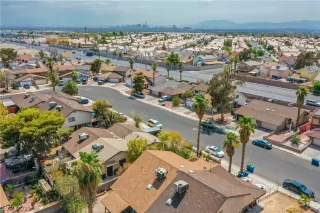 Photo #6: 2314415 Listing