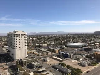 Photo #5: 2314422 Listing 