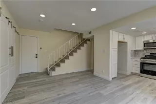 Photo #3: 2314424 Listing