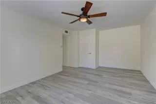 Photo #6: 2314424 Listing