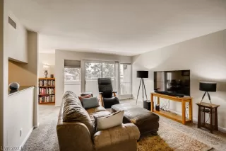 Photo #4: 2314442 Listing