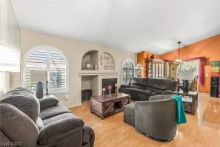 Photo #3: 2314457 Listing