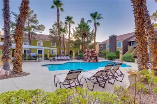 Photo #5: 2314457 Listing