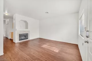 Photo #4: 2314458 Listing