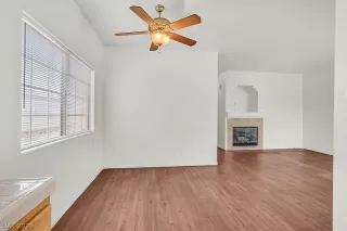 Photo #6: 2314458 Listing