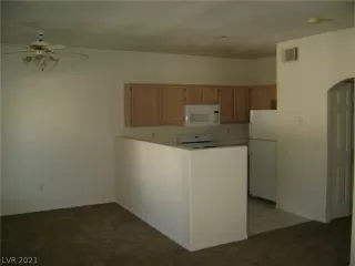 Photo #5: 2314479 Listing