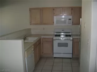 Photo #6: 2314479 Listing