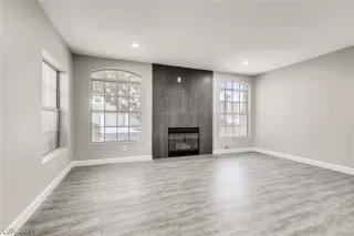 Photo #3: 2314497 Listing