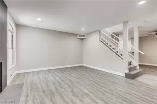 Photo #4: 2314497 Listing