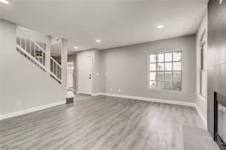 Photo #5: 2314497 Listing