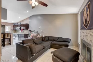 Photo #3: 2314521 Listing