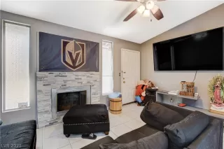 Photo #5: 2314521 Listing