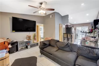 Photo #6: 2314521 Listing