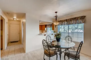 Photo #4: 2314548 Listing