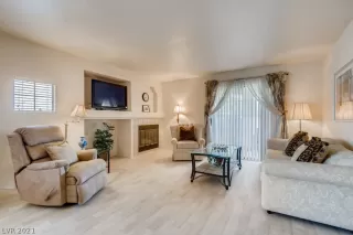 Photo #5: 2314548 Listing