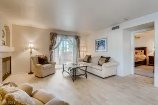 Photo #6: 2314548 Listing