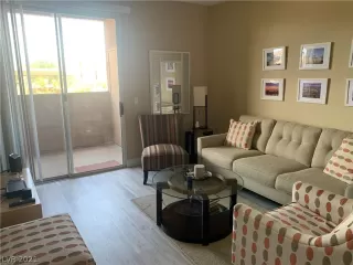 Photo #2: 2314568 Listing