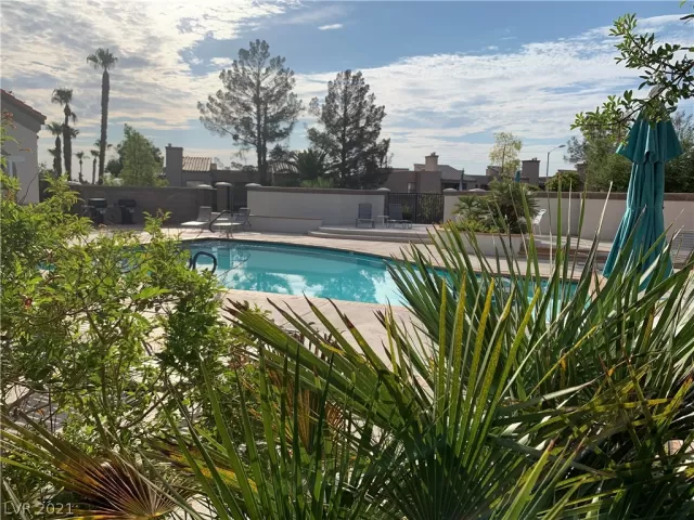 MLS: 2314587 Condo For Sale