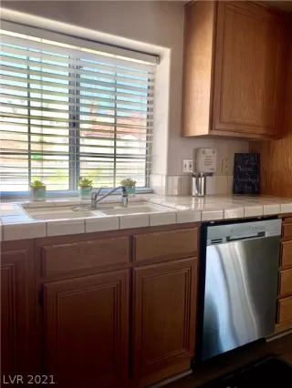 Photo #6: 2314587 Listing 