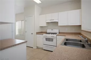 Photo #5: 2314619 Listing 