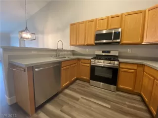 Photo #6: 2314632 Listing 