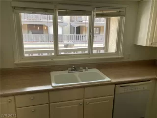 Photo #2: 2314788 Listing 