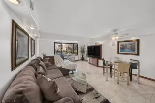 Photo #4: 2314813 Listing