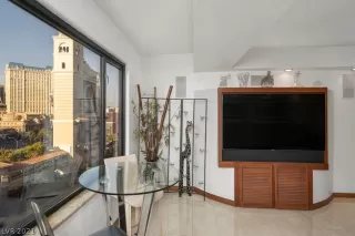 Photo #5: 2314813 Listing