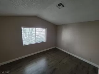 Photo #4: 2314876 Listing 