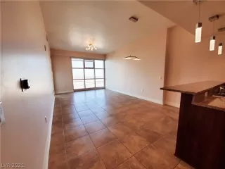 Photo #5: 2314894 Listing