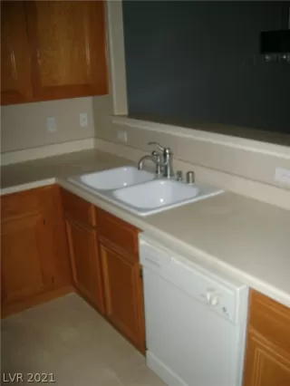 Photo #5: 2314905 Listing 