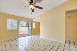 Photo #4: 2314939 Listing