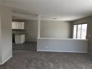 Photo #4: 2314979 Listing