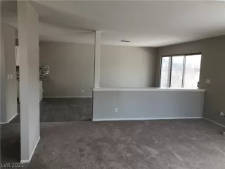 Photo #5: 2314979 Listing