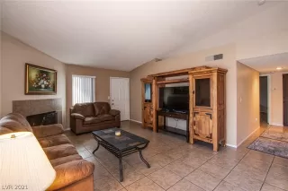 Photo #6: 2315043 Listing