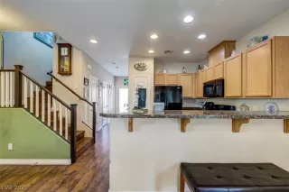 Photo #5: 2315047 Listing