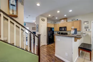 Photo #6: 2315047 Listing