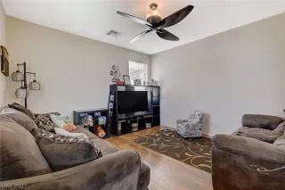 Photo #4: 2315092 Listing