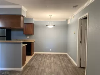 Photo #5: 2315130 Listing