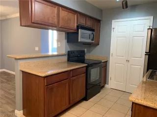 Photo #6: 2315130 Listing